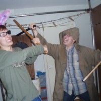 Все оставшиеся фотки имеют подобный характер…
Вы не поверите, но существо стоящее слева успело отразить оба выпада:)